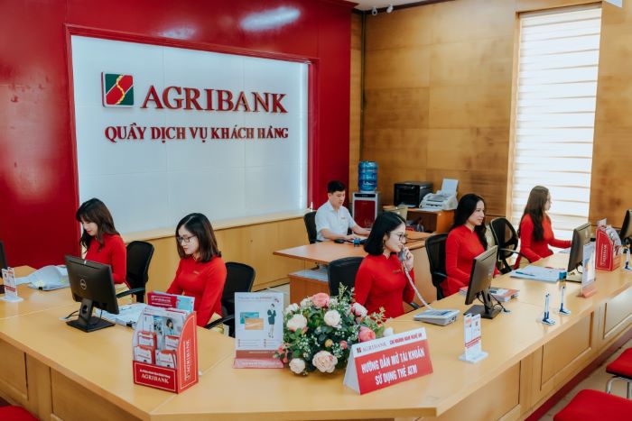 Hình ảnh, tác phong của cán bộ Agribank chuyên nghiệp, thân thiện trong thực thi nhiệm vụ. Nguồn: Agribank 