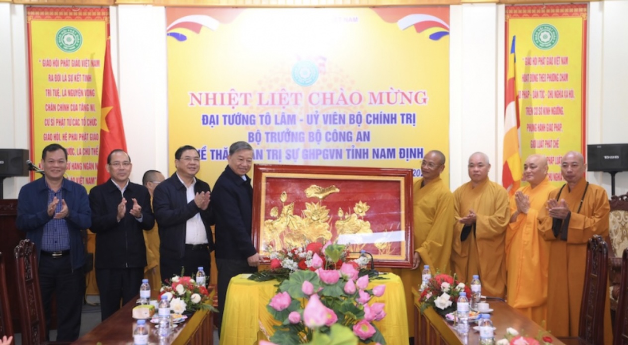 Bộ trưởng Công an Tô Lâm cùng đoàn công tác đã làm việc với Ban trị sự Giáo hội Phật giáo Việt Nam tỉnh Nam Định. Ảnh: Thanh Hà
