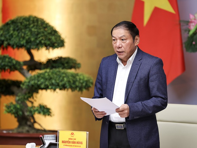 Bộ trưởng Nguyễn Văn Hùng báo cáo tại hội nghị. Ảnh: VGP