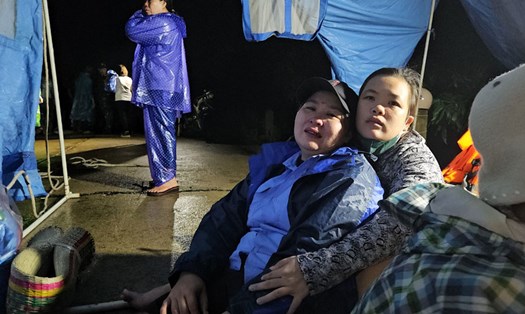 4 học sinh ở Phú Yên mất tích: Mẹ khóc cạn nước mắt, trắng đêm chờ tin con.