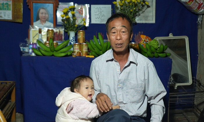 LD 23072: Mất mẹ, 2 con thơ đói khổ bơ vơ