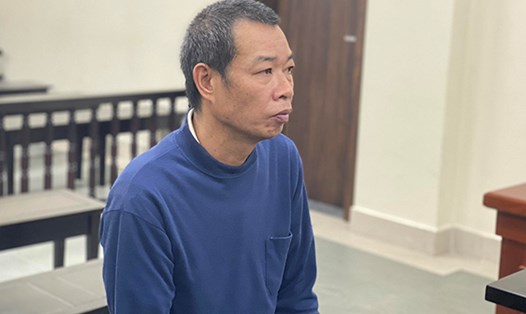 Bị cáo Nguyễn Hữu Vinh đâm anh ruột suýt tử vong từ mâu thuẫn bán đất. Ảnh: Quang Việt