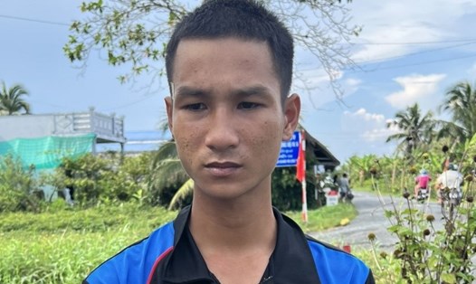 Nguyễn Văn Dình bị bắt sau khi giật dây chuyền của người dân. Ảnh: Công an cung cấp