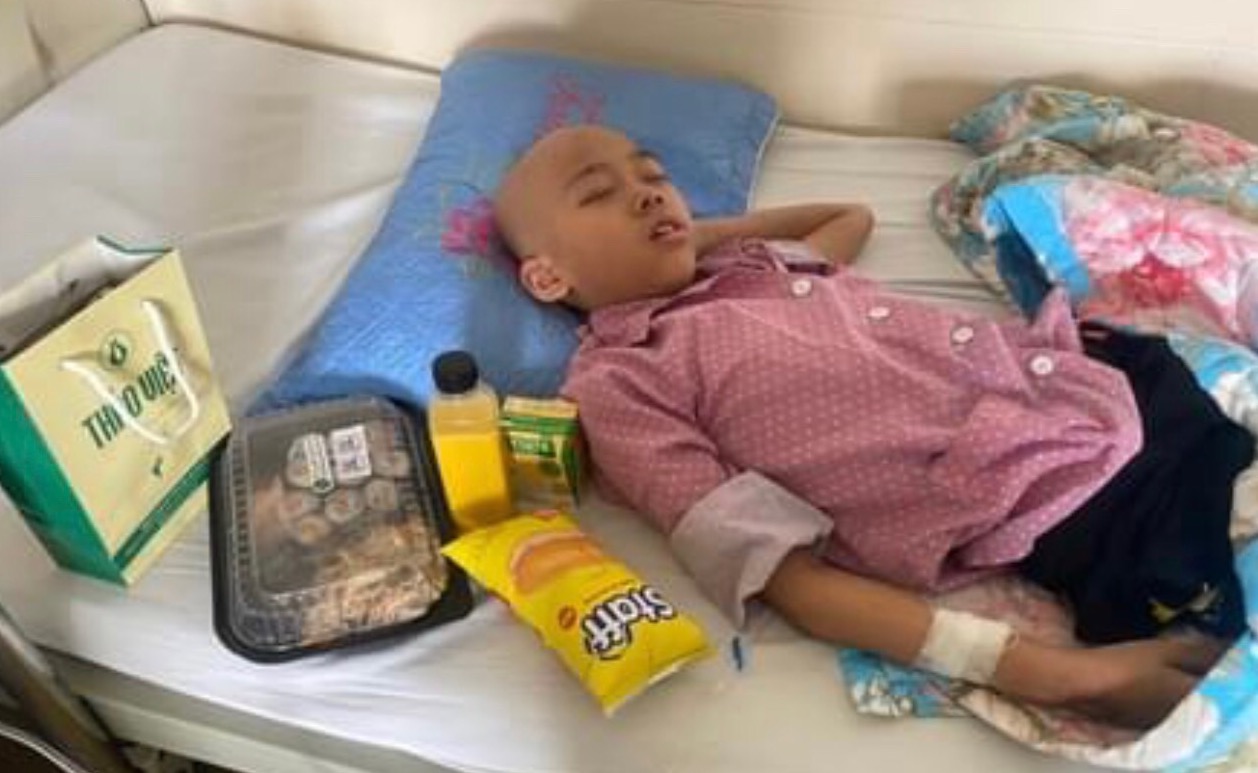 LD 23071: Bị ung thư xương phải cưa chân, cậu bé tạm dừng ước mơ đến trường