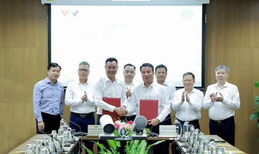 Lãnh đạo Đài Truyền hình Việt Nam và BHXH Việt Nam ký kết chương trình phối hợp giai đoạn 2023-2028. 
Ảnh: Hằng Thanh