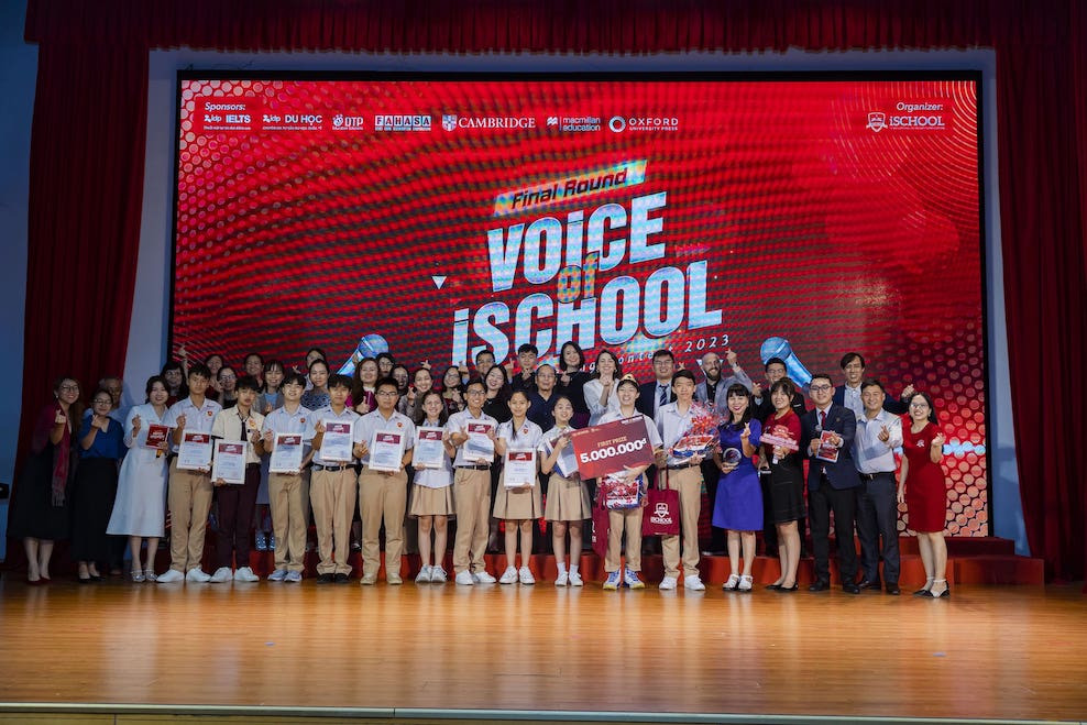 Vòng chung kết của cuộc thi chào đón 12 thí sinh xuất sắc nhất, đại diện cho khối trung học của các trường trong Hệ thống iSchool. Ảnh: iSchool Vietnam
