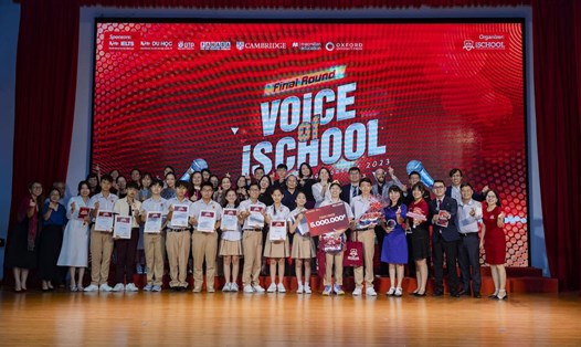 Vòng chung kết của cuộc thi chào đón 12 thí sinh xuất sắc nhất, đại diện cho khối trung học của các trường trong Hệ thống iSchool. Ảnh: iSchool Vietnam
