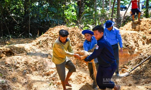 Đội K92 thực hiện nhiệm vụ tìm kiếm hài cốt liệt sĩ tại Campuchia. Ảnh: Phương Vũ