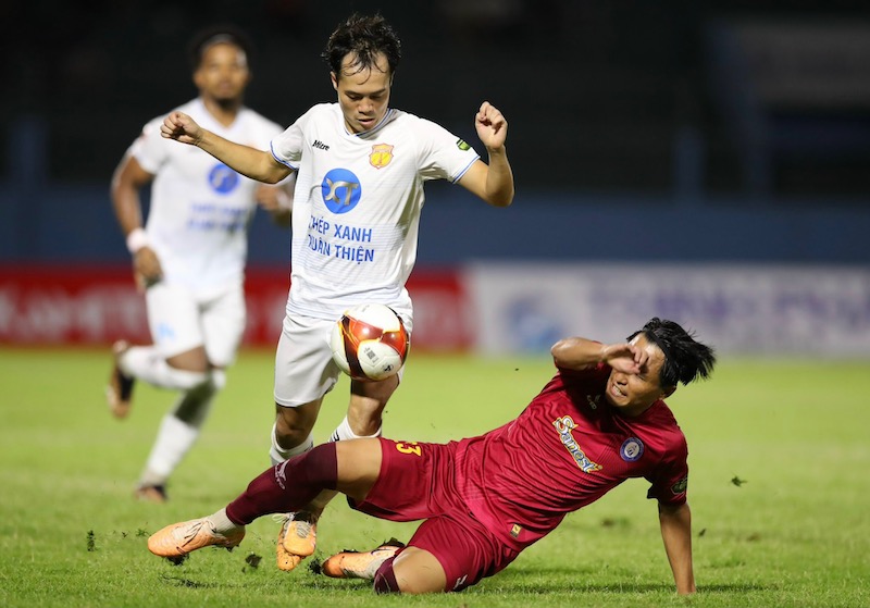 Tiền đạo Văn Toàn trong màu áo Nam Định tại V.League 2023-2024. Ảnh: NĐFC