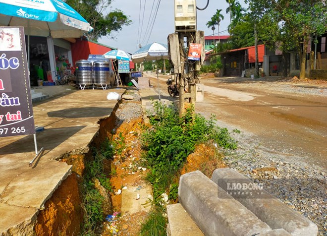 Tìm phương án di dời dàn cột điện án ngữ dự án đường gần 500 tỉ đồng