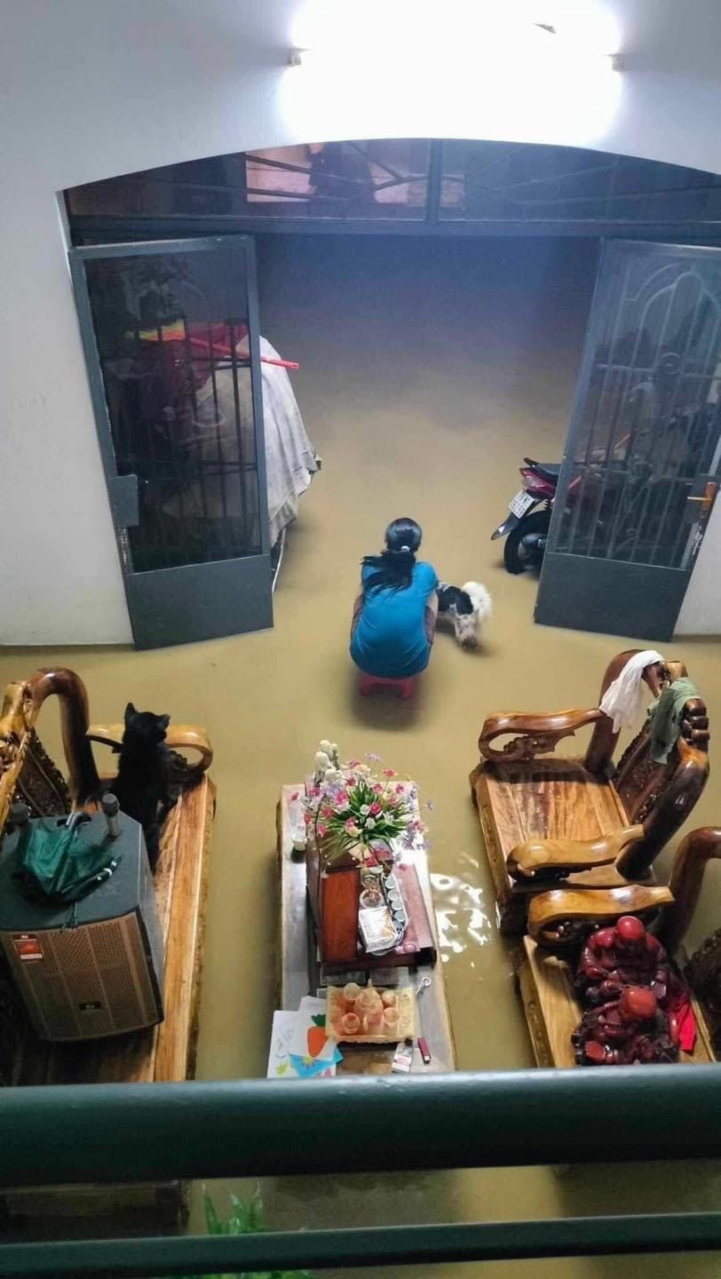 Nước lũ ghi nhận tại đường Lương Đình Của, TP Nha Trang lúc 20h ngày 15.11. Ảnh: Sơn Lê