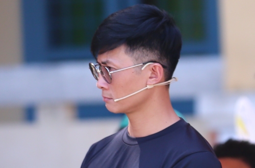 Thiên Vương kể về tuổi thơ. Ảnh: Bee