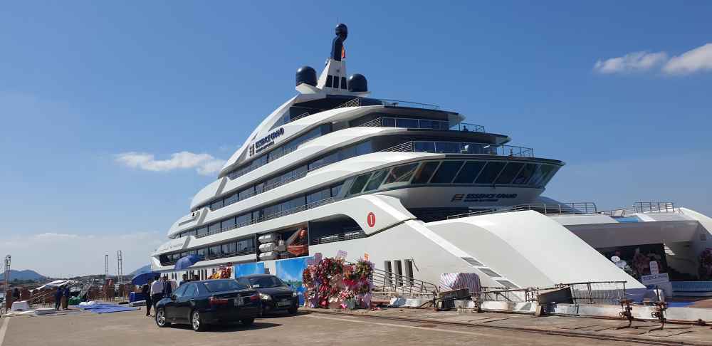 Tàu Essence Grand 1. Ảnh: Nguyễn Hùng