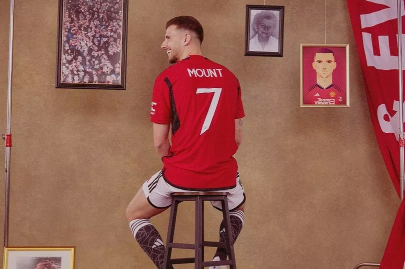 Có lẽ chiếc áo số 7 đang khiến Mason Mount nhận sức ép quá lớn? Ảnh: Manchester United