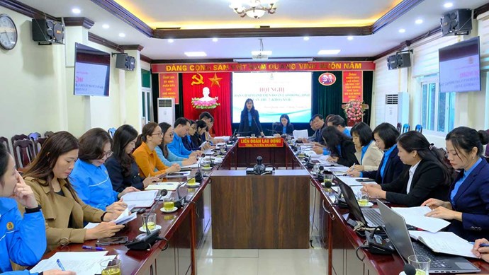 Hội nghị Ban Chấp hành Liên đoàn lao động tỉnh Tuyên Quang lần thứ 2. Ảnh: LĐLĐ Tuyên Quang