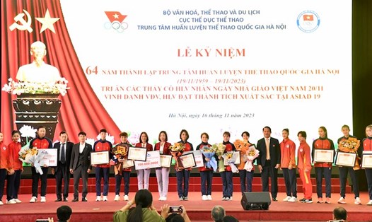 Trung tâm Huấn luyện thể thao Quốc gia Hà Nội trao thưởng các vận động viên đạt thành tích tại ASIAD 19. Ảnh: Cục TDTT