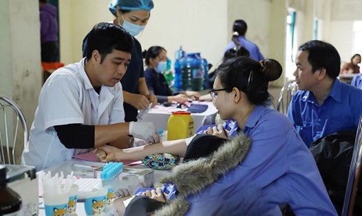 Gần 200 công nhân tham gia hiến máu. Ảnh CĐ KHCN Hà Nam