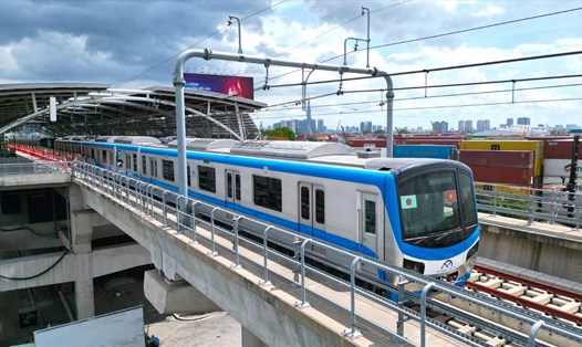 Metro số 1 chạy thử toàn tuyến hồi tháng 8.2023.  Ảnh: Anh Tú