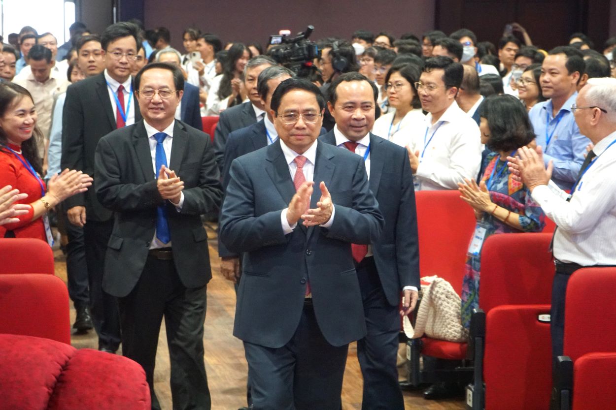 Thủ tướng Chính phủ Phạm Minh Chính dẫn đầu đoàn đại biểu đến dự Lễ Khai khóa năm 2023 ĐHQG TPHCM. Ảnh: Thanh Chân 
