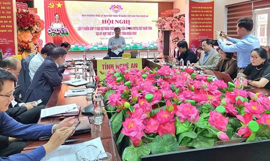 Hội nghị lấy ý kiến góp ý vào dự thảo thông báo của MTTQ tỉnh tại kỳ họp thứ 17 HĐND tỉnh Nghệ An khóa XVII. Ảnh: Quang Đại