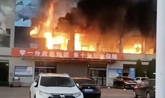 Hiện trường vụ cháy ở Lữ Lương, Sơn Tây, Trung Quốc. Ảnh chụp màn hình