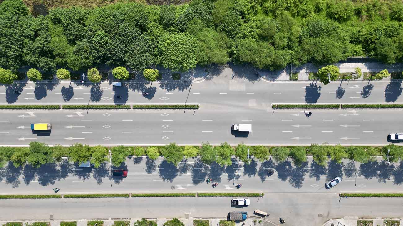 Đường Nguyễn Xiển - Xa La có chiều dài khoảng 2,5km, được thiết kế với 10 làn xe, trong đó có 6 làn xe ô tô, 4 làn xe gắn máy và xe thô sơ. Mặt cắt ngang đường rộng 53,5m với 2 làn xe thô sơ rộng 7m; 2 làn xe cơ giới rộng 11,25m; dải phân cách giữa 3m.