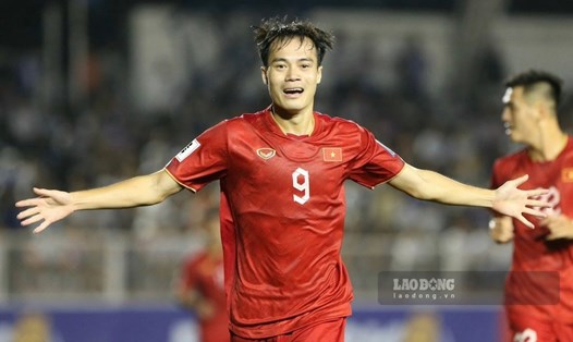 Tiền đạo Nguyễn Văn Toàn ghi bàn cho đội tuyển Việt Nam trước Philippines. Ảnh: Trung Thu