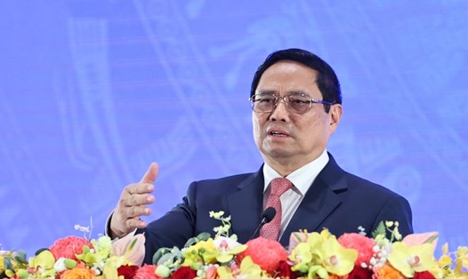 Thủ tướng Phạm Minh Chính phát biểu tại buổi lễ khai khoá 2023 và làm việc với Đại học Quốc gia TPHCM chiều 16.11. Ảnh: VGP/Nhật Bắc