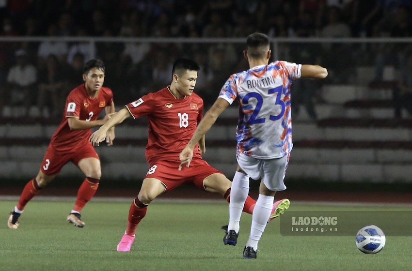 Trên sân Rizal Memorial, tuyển Việt Nam chạm trán với Philippines trong trận mở màn vòng loại thứ 2 World Cup 2026. Đây là trận đấu chính thức đầu tiên dẫn dắt đội tuyển quốc gia của huấn luyện viên Troussier, do vậy kết quả trận đấu này mang nhiều ý nghĩa quan trọng. 