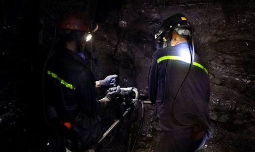 Khai thác than hầm lò ở Công ty CP Than Núi Béo. Ảnh: Hoàng Hiền