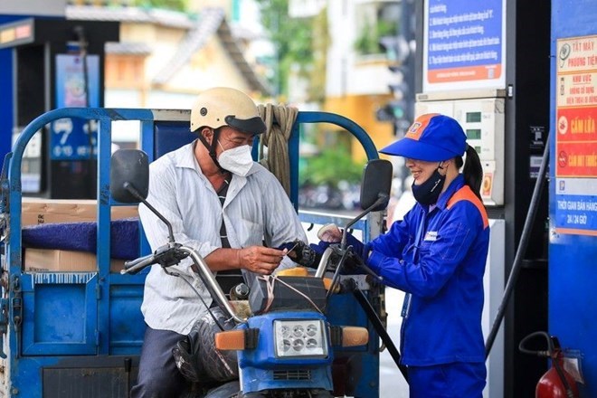 Giá cơ sở xăng dầu để tính tại phiên điều chỉnh ngày 21.11 vẫn còn những diễn biến trái chiều, nhưng xu hướng chung vẫn giảm. Ảnh: Phong Nguyễn 
