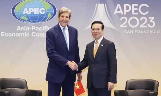 Chủ tịch nước Võ Văn Thưởng tiếp Đặc phái viên của Tổng thống Mỹ về khí hậu John Kerry. Ảnh: TTXVN