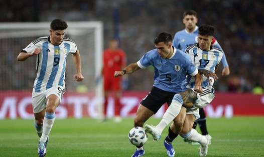Đội khách Uruguay chơi chặt chẽ, phản công hiệu quả và ra về với 2 bàn thắng cùng 3 điểm. Ảnh: Canal 26