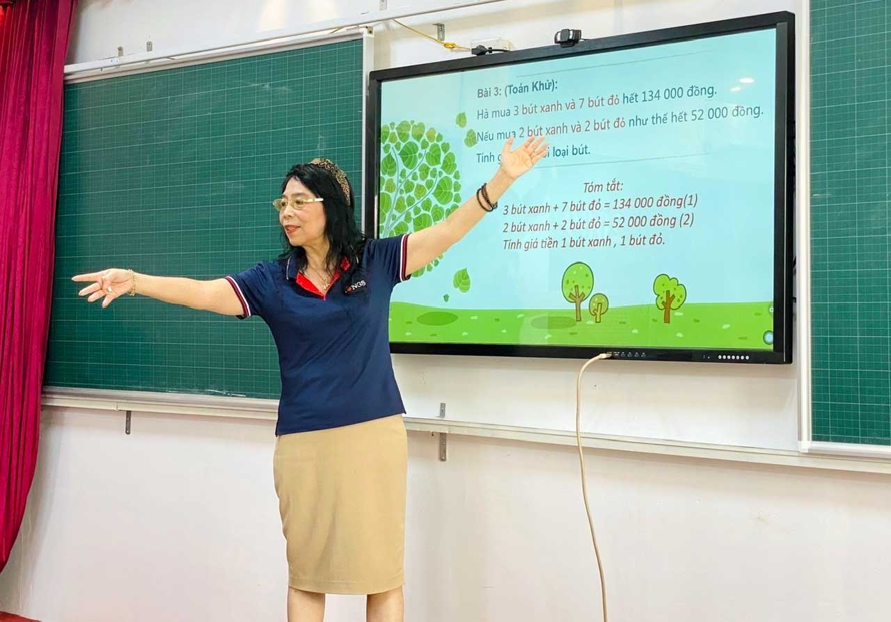 Nhà giáo Lê Thị Bích Dung trong một tiết dạy. Ảnh: NTCC.