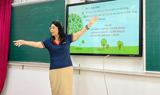 Nhà giáo Lê Thị Bích Dung trong một tiết dạy. Ảnh: NTCC.