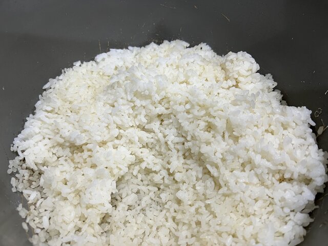 Bảo quản cơm nguội an toàn. Ảnh: HƯƠNG SƠN 