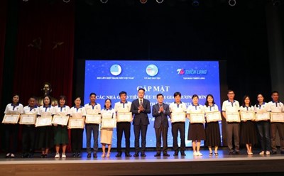 Ủy ban Dân tộc tổ chức gặp mặt 58 thầy giáo, cô giáo được tuyên dương trong Chương trình “Chia sẻ cùng thầy cô” năm 2023. Ảnh: Thanh Hà