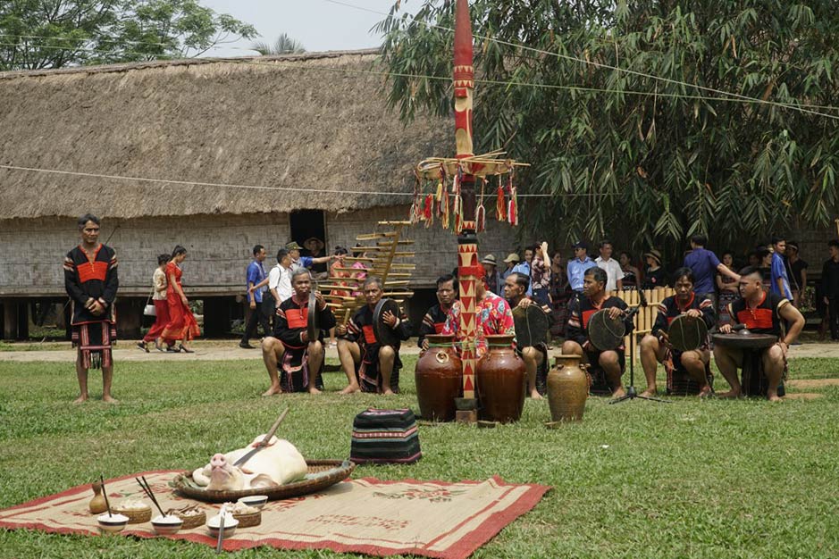 Nghi lễ cúng cây nêu cầu an sẽ được đồng bào dân tộc Ê- đê tái hiện ngay tại Làng Văn hóa - Du lịch các dân tộc Việt Nam, Đồng Mô, Sơn Tây, Hà Nội. Ảnh: Phương Anh