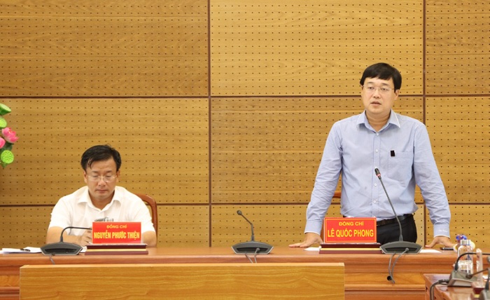 Bí thư Tỉnh ủy Đồng Tháp Lê Quốc Phong và Phó Chủ tịch UBND tỉnh Đồng Tháp Nguyễn Phước Thiện chia sẻ và ghi nhận kiến nghị, đề xuất để gỡ khó cho doanh nghiệp. Ảnh: Nguyệt Ánh/CTTĐT