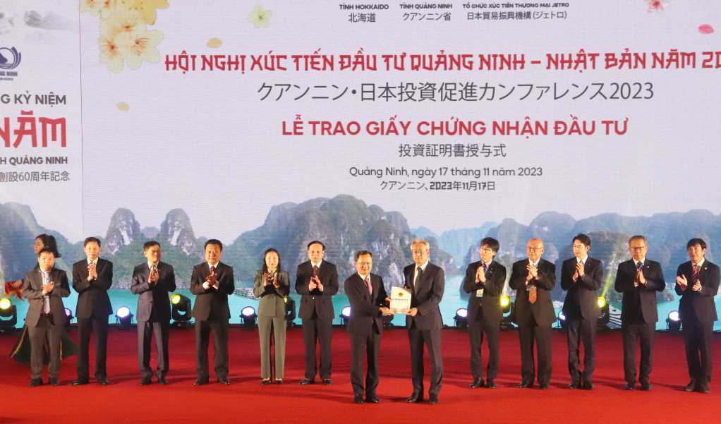 Lễ trao giấy chứng nhận đăng ký đầu tư các dự án FDI Nhật Bản tiêu biểu trên địa bàn tỉnh Quảng Ninh sáng 17.11.2023. Ảnh: Thu Chung
