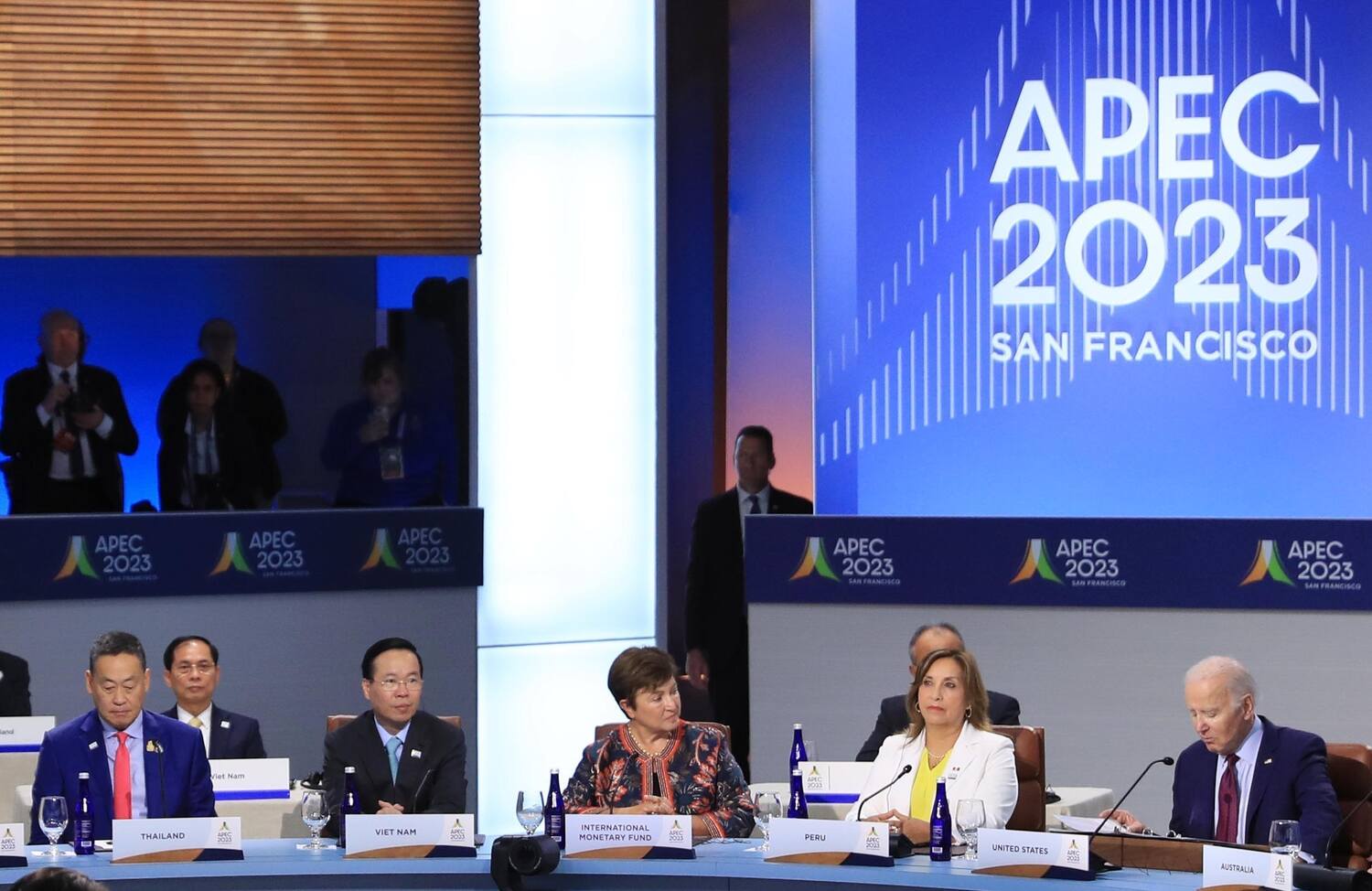 Chủ tịch nước Võ Văn Thưởng dự phiên họp hẹp các nhà lãnh đạo các nền kinh tế APEC sáng 17.11. Ảnh: TTXVN