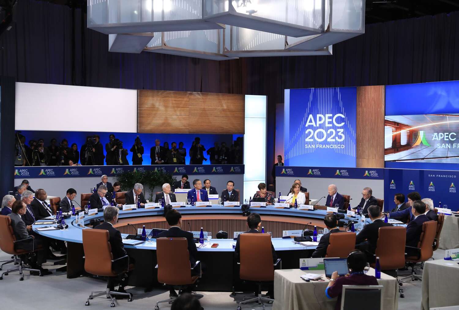 Quang cảnh phiên họp hẹp các nhà lãnh đạo các nền kinh tế APEC diễn ra trong khuôn khổ Tuần lễ Cấp cao APEC 2023. Ảnh: TTXVN 