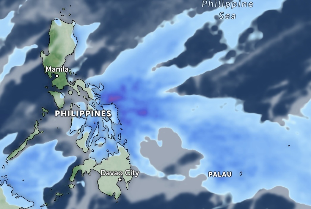 Vùng áp thấp mới tiến sát Philippines gây mưa cho nhiều khu vực ở nước này. Ảnh: Zoom Earth