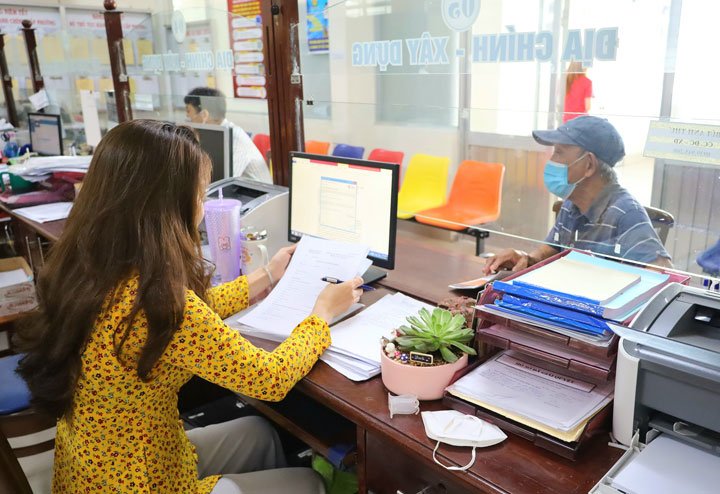 Bộ phận một cửa phường An Hoà (quận Ninh Kiều, TP Cần Thơ) phục vụ nhân dân. Ảnh: Tạ Quang