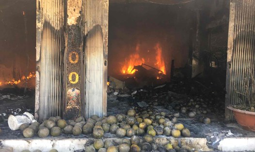 Hiện trường vụ cháy cửa hàng bán trái cây tại phường Bửu Long, TP Biên Hoà. Ảnh: Minh Hải