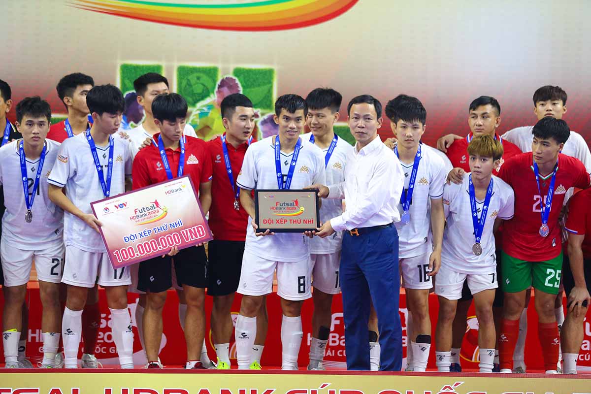Về phần Cao Bằng, đoàn quân trẻ tuổi vẫn được xem là thành công khi có lần đầu tiên vào chung kết Cúp Quốc gia dưới sự dìu dắt của huấn luyện viên Minh Giang.