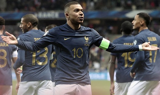 Mbappe ghi hattrick cho đội tuyển Pháp ở vòng loại EURO 2024. Ảnh: EURO 2024