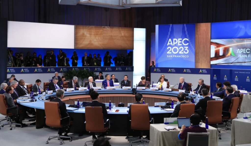 Phiên họp hẹp các nhà lãnh đạo các nền kinh tế APEC ngày 17.11.2023. Ảnh: TTXVN