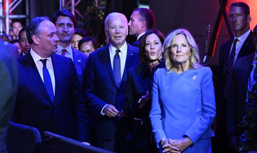 Tổng thống Mỹ Joe Biden và Đệ nhất phu nhân Jill Biden đón tiếp các nhà lãnh đạo APEC. Ảnh: AFP