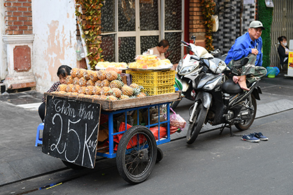 Sáng sớm ở phố Bùi Viện, TP Hồ Chí Minh.  